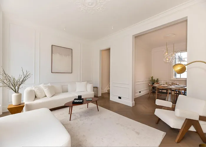 Elegant And Bright 3-Bed Flat Near Sloane Square