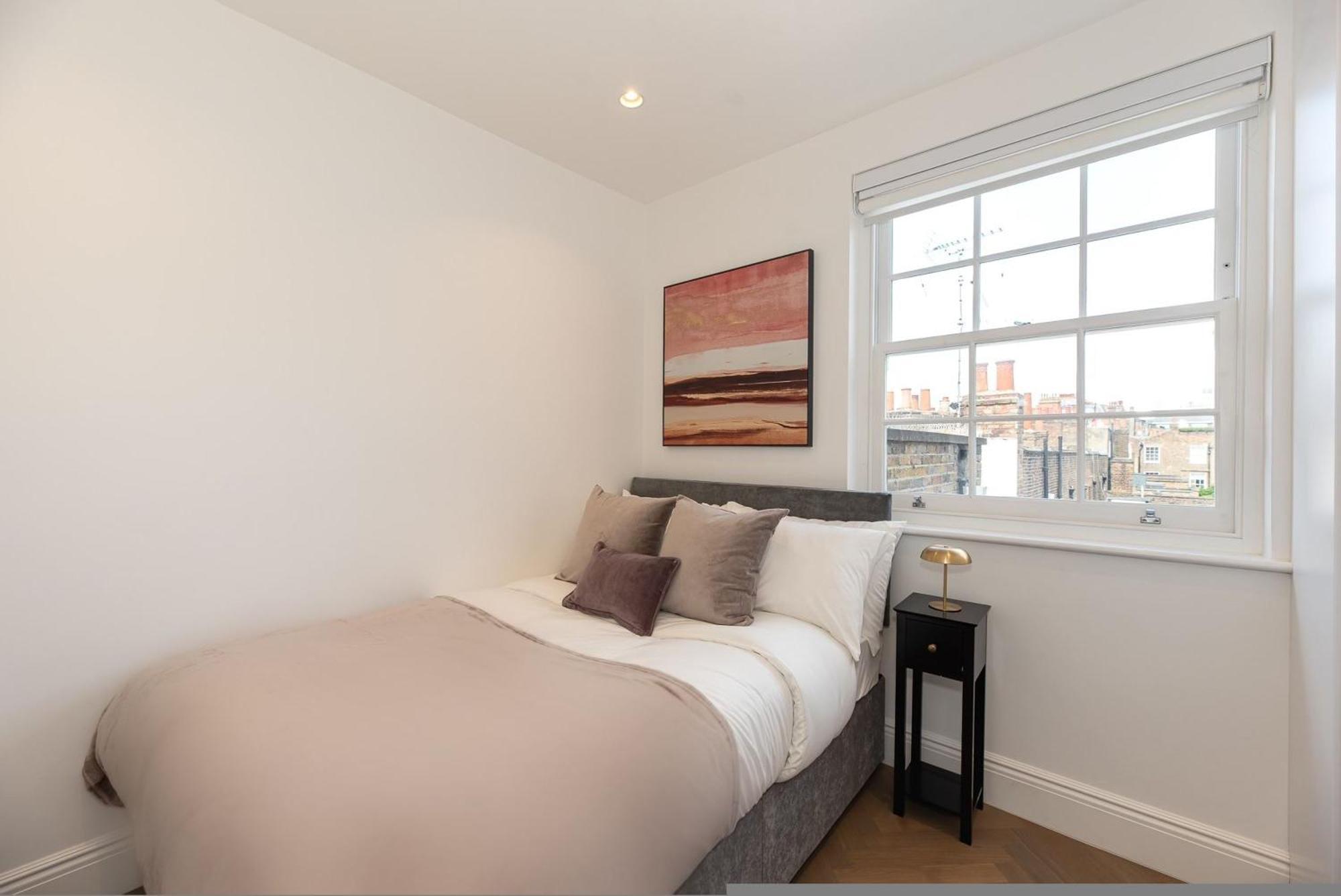 Elegant And Bright 3-bed Flat Near Sloane Square *