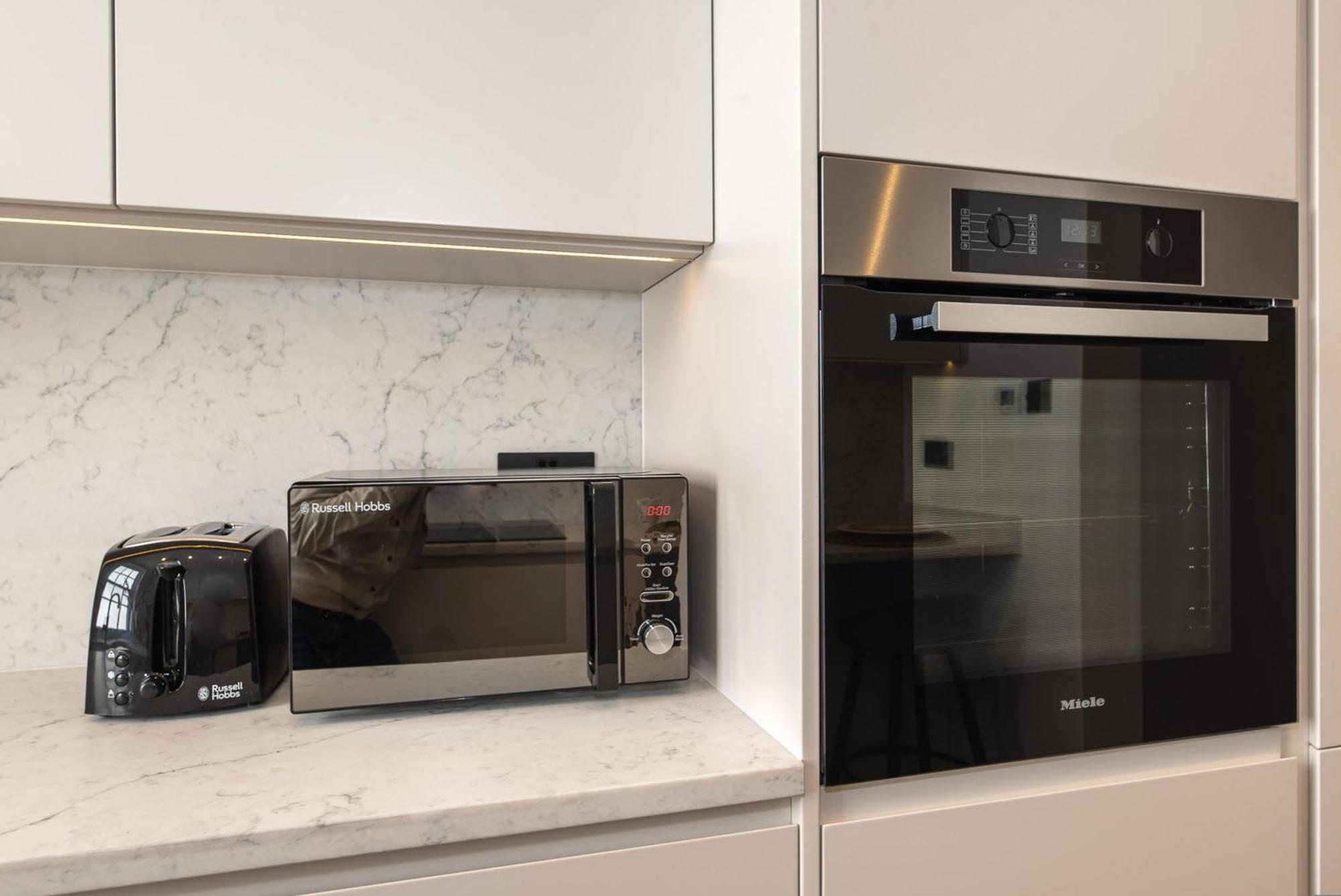 Elegant And Bright 3-bed Flat Near Sloane Square *