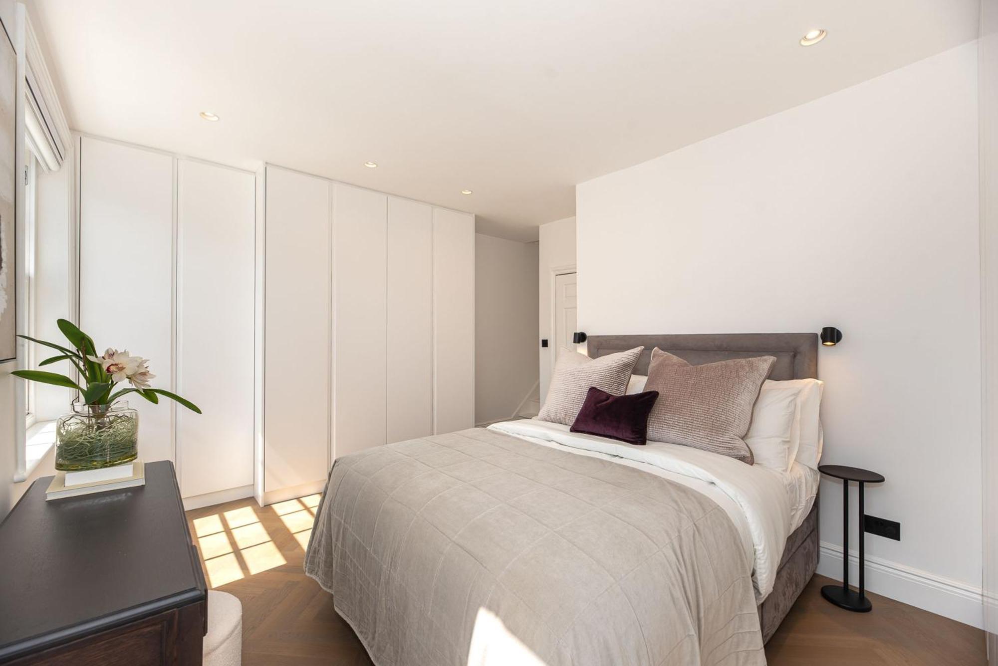 Elegant And Bright 3-bed Flat Near Sloane Square Londra