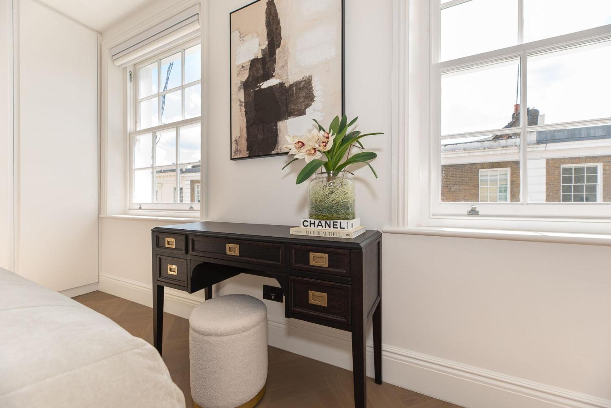 Elegant And Bright 3-bed Flat Near Sloane Square *