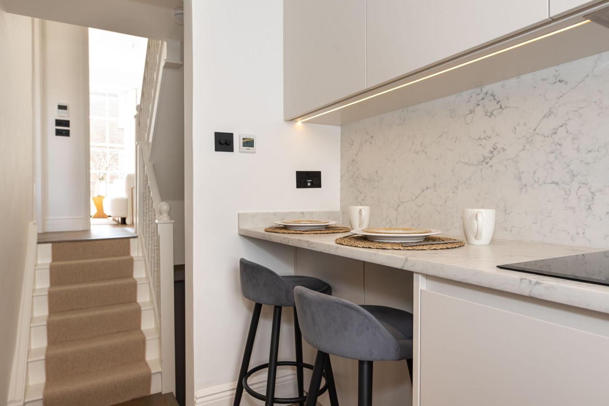 Elegant And Bright 3-bed Flat Near Sloane Square